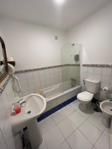 Bathroom 18