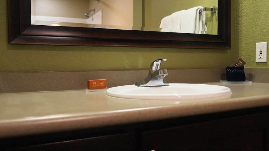 Bathroom 4, London Bridge Resort, Mohave