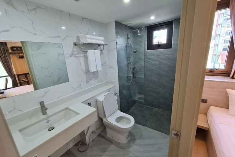 Bathroom 12