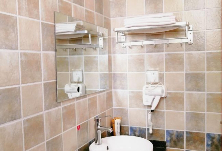 Bathroom 3, Guilin Guzhen Inn (Dawei Guzhen Inn), Guilin