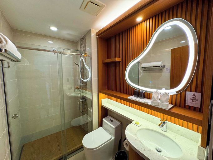 Bathroom 5, Cebu One Tectona Resort Hotel, Liloan