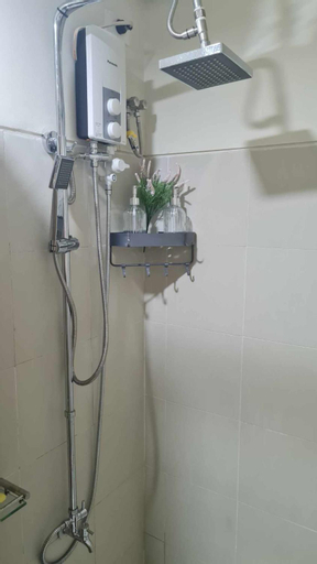 Bathroom 5, La Editha's Place, Parañaque