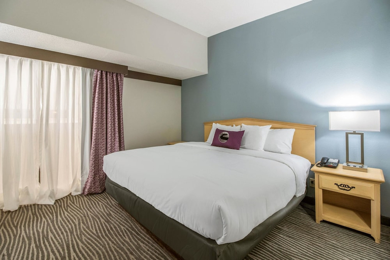 Bedroom 3, Clarion Hotel Jackson Northwest, Madison