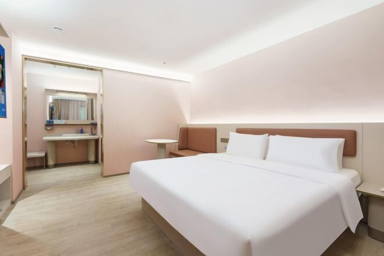 Bedroom 3, HanTing Hotel (Dalian Zhongshan Square Subway Station), Dalian