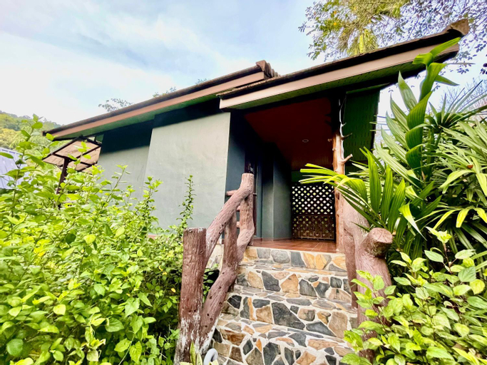 Exterior 13