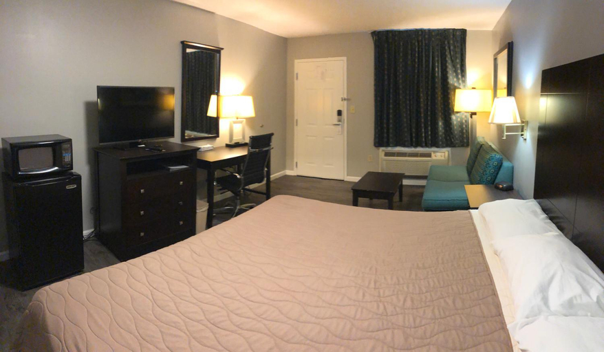 Bedroom 2, Deerfield Inn & Suites, Williamson