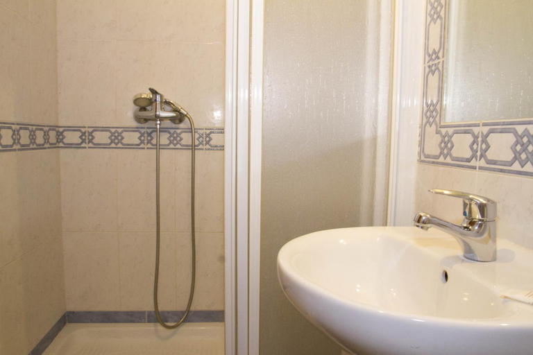 Bathroom 4, AB Pension Granada, Granada