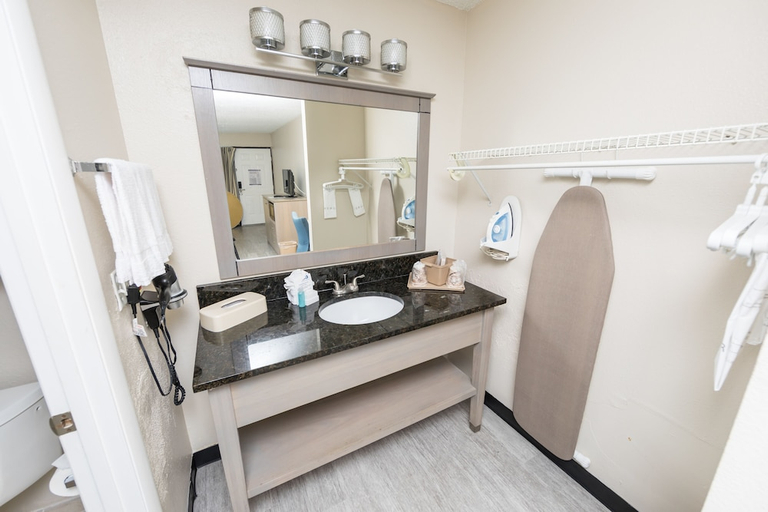 Bathroom 4, Ocean Coast Hotel at the Beach, Nassau