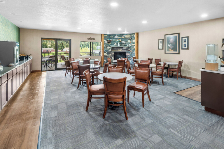 Food & Drinks 5, EverSpring Inn & Suites, Pennington