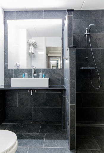 Bathroom 5, Bastion Hotel Bussum Hilversum, Bussum