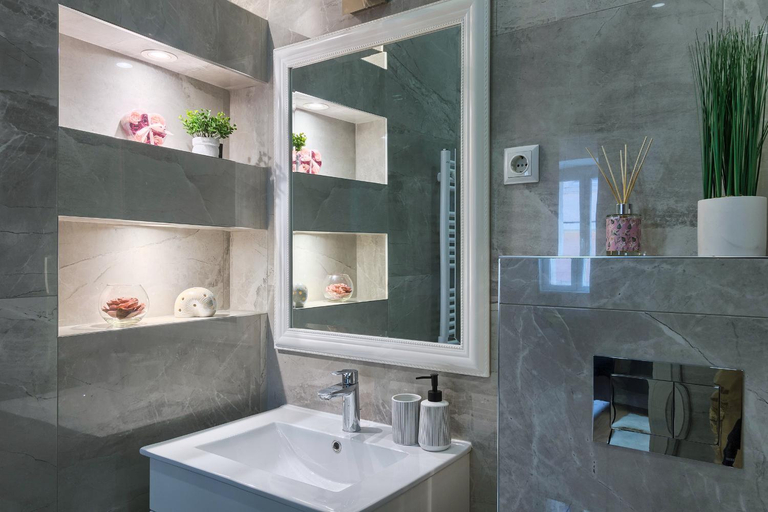 Bathroom 2, Hedone Luxury 3 Apartments with FREE PARKING, Pula