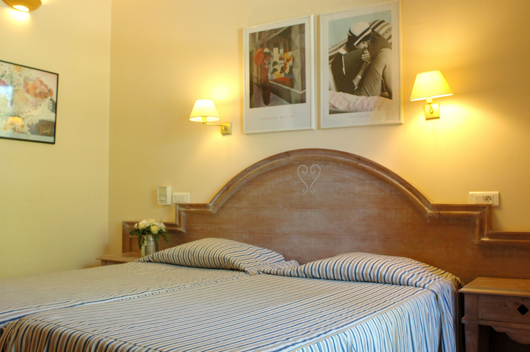 Bedroom 2, Hôtel Vacances Bleues Castel Luberon, Vaucluse