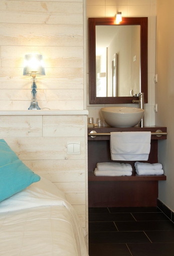 Bathroom 2, Logis Hotel Vent d'Iroise, Finistère