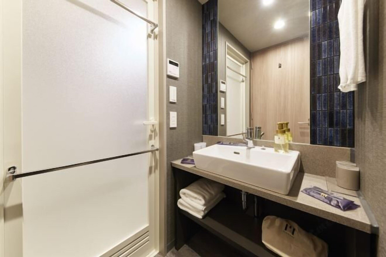 Bathroom 15