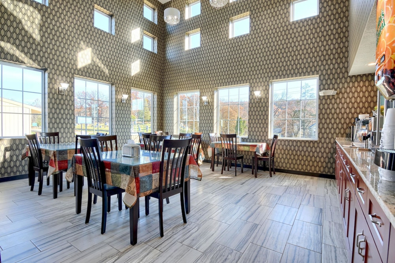 Food & Drinks 5, Rodeway Inn & Suites Ithaca South, Tompkins
