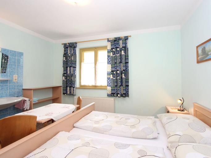 Bedroom 2, Cosy Apartment in Neukirchen near Krimmler Waterfalls, Zell am See