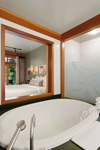 Bathroom 5, Willows Lodge, King