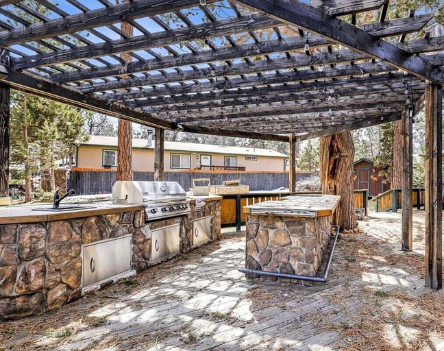 Food & Drinks, THE Moose Tree House #2381, San Bernardino
