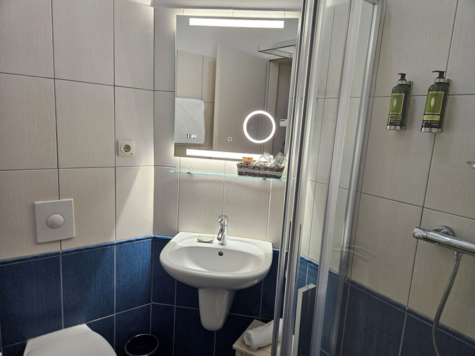 Bathroom 5, Hullám Villa, Fonyód