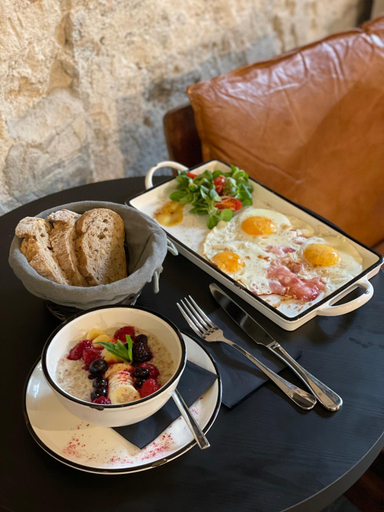 Food & Drinks 5, KAVart apartments, Trenčín