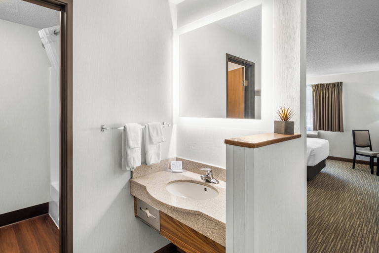 Bathroom 4, EverSpring Inn & Suites, Pennington