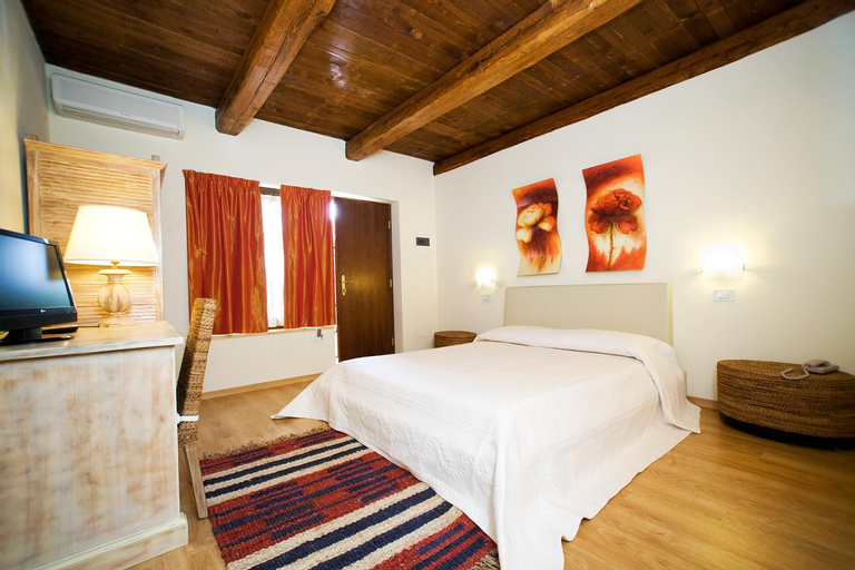 Bedroom 12