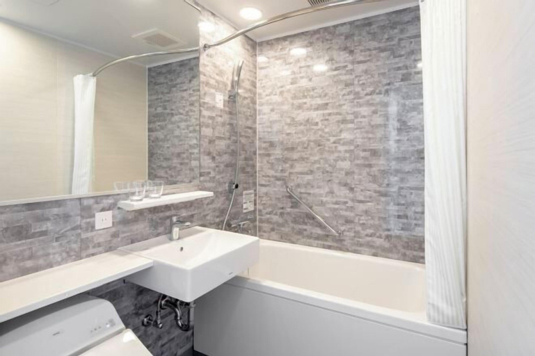Bathroom 16