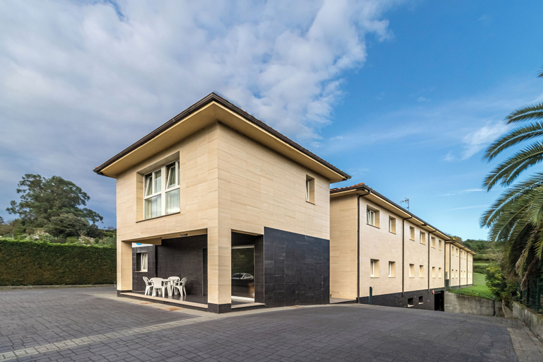 Exterior & Views, Apartamentos Silken Playa de Toro, Asturias