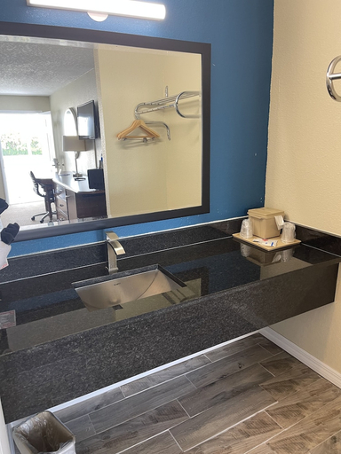 Bathroom 4, Westmont Inn & Suites, Osceola