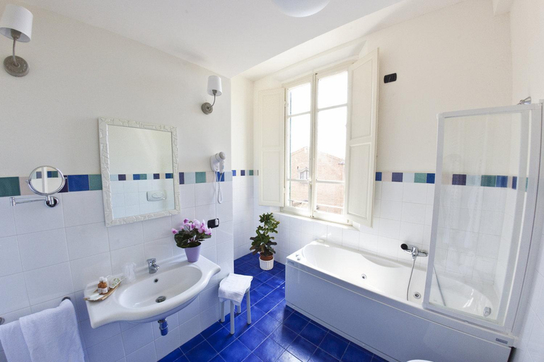 Bathroom 4, Hotel San Miniato, Pisa