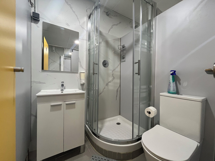 Bathroom 3, DEBOD HOSTEL, Madrid