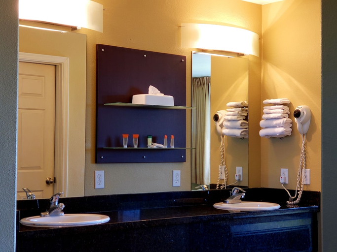 Bathroom 3, The Nautical Beachfront Resort, Mohave