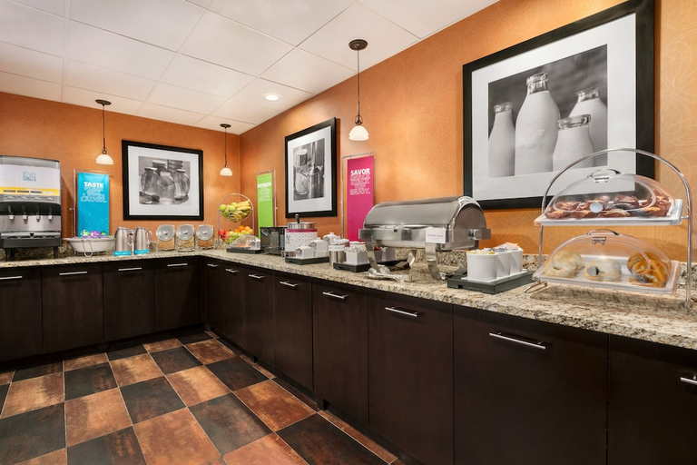 Food & Drinks 5, Hampton Inn Binghamton/Johnson City, Broome