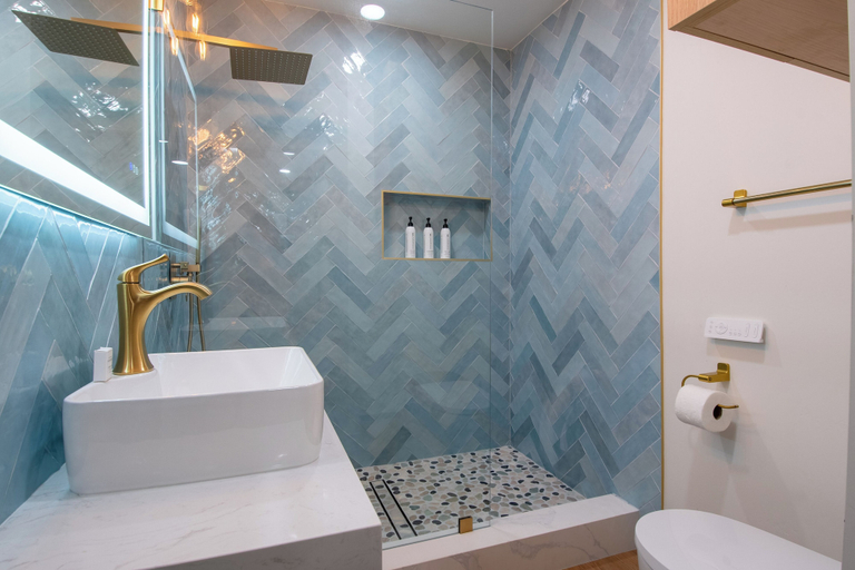 Bathroom 4, Boardwalk Hotel: Bikes, Boards & Beach Gear Included, San Diego