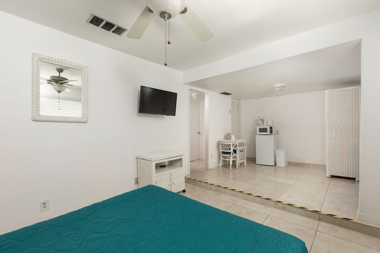 Bedroom 2, Amy Slate S Amoray Dive Resort, Monroe