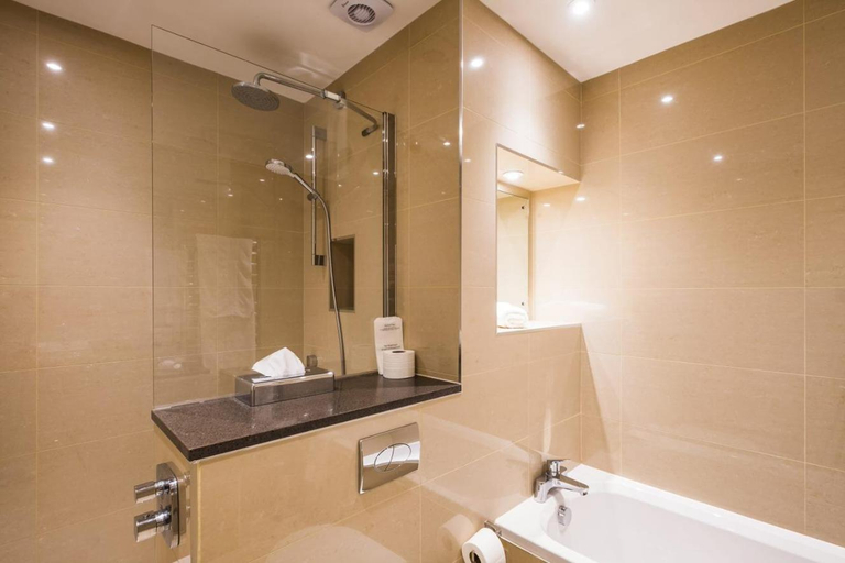 Bathroom 4, New House Country Hotel, Cardiff