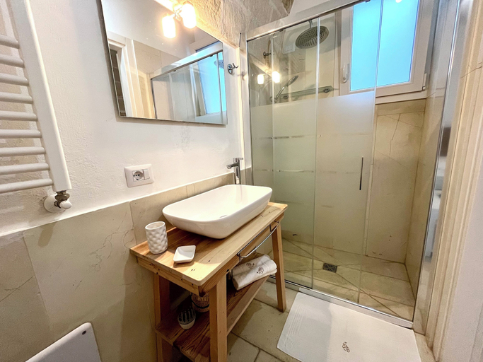 Bathroom 5, Salto Nel Blu, Lecce