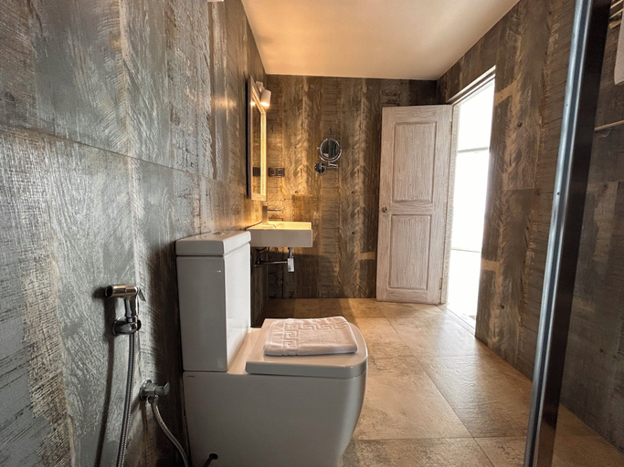 Bathroom 4, The Summit Kandy, K.F.G. & G. Korale