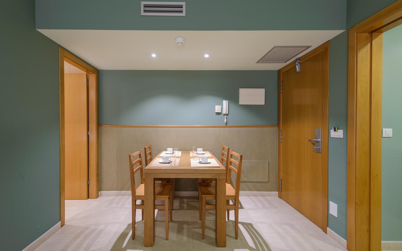 Others 4, Apartamentos Trisquel, Pontevedra