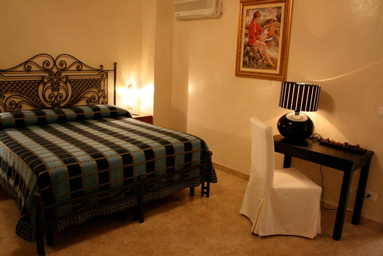 Others 3, Dimora Storica ''Casa Sicuro'', Lecce