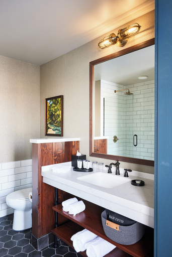 Bathroom 4, The Confluence Hotel, Dakota