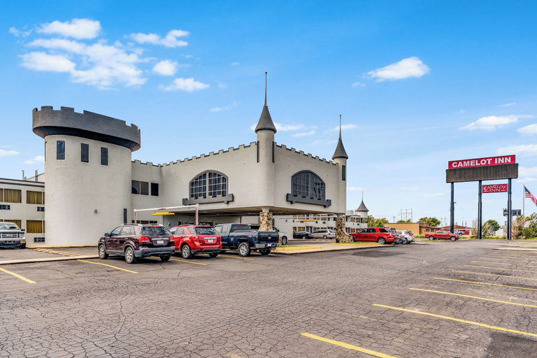 Exterior & Views 2, Camelot INN, Potter