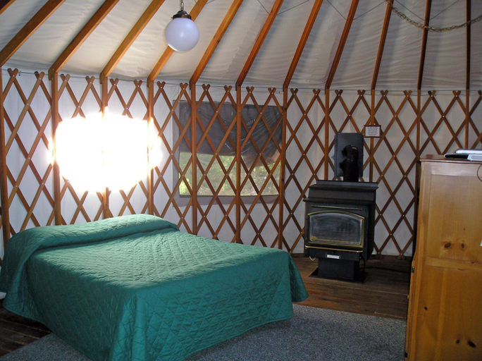 Bedroom 2, Yosemite Lakes River Yurt 21, Tuolumne