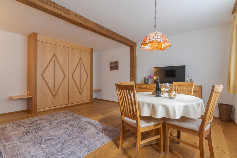 Dining Room 9