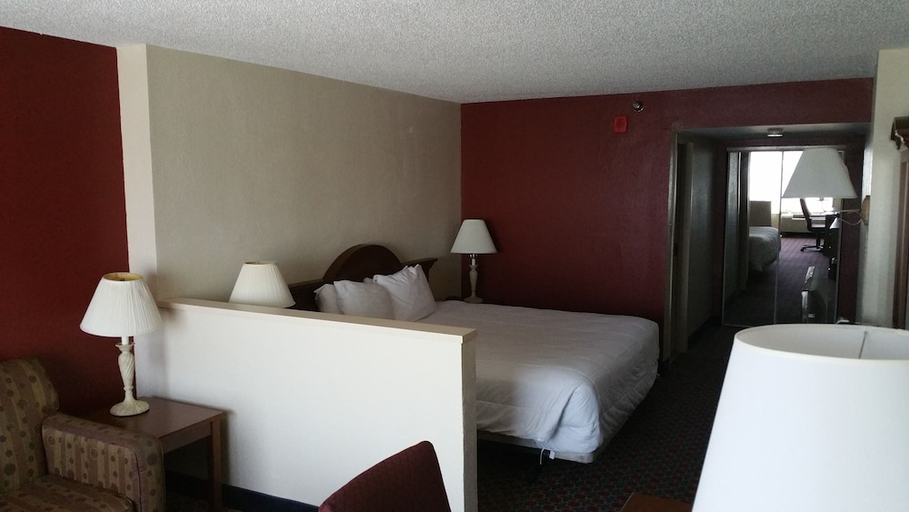 Bedroom 2, Imperial Swan Hotel Suites, Polk