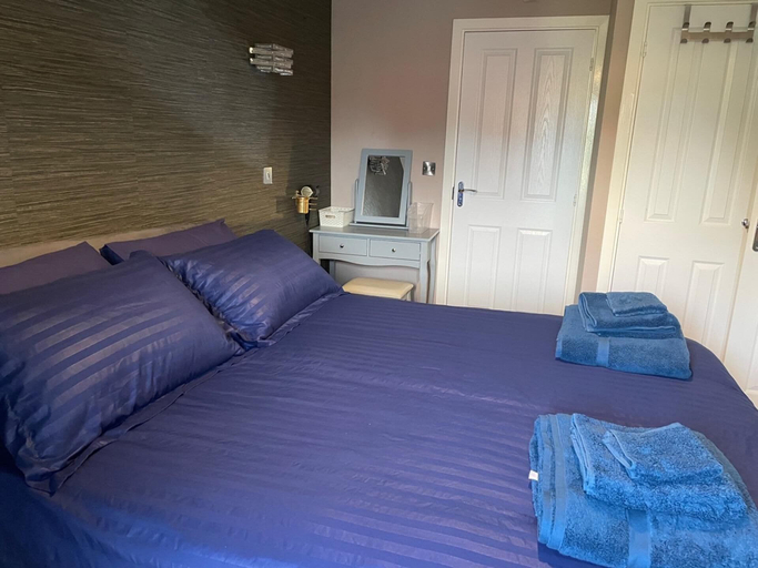 Room 3, Fantastic, pet Friendly 3 Bedroom House in Bedford, Bedfordshire