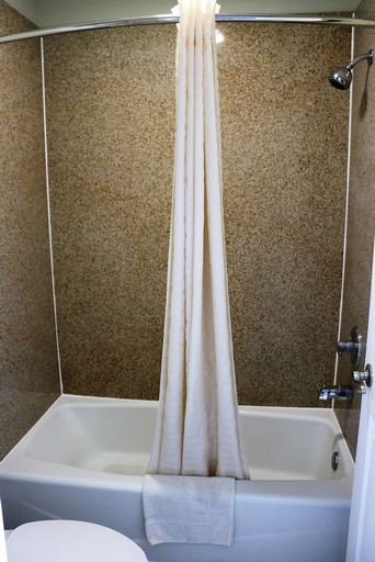 Bathroom, Deluxe Inn Motel, Calcasieu