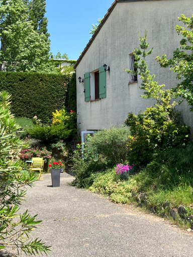 Others 2, La fabrique des petits bonheurs, Drôme