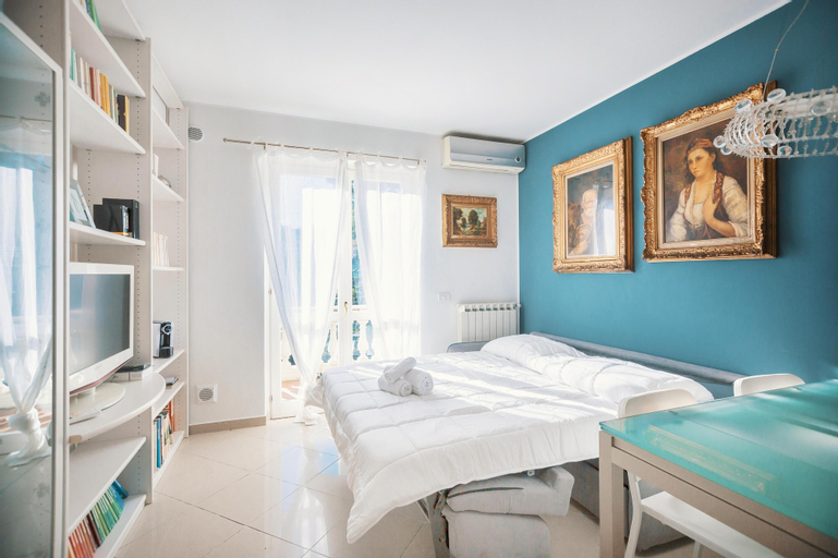 Bedroom 3, Art Apartment with Sea View, Imperia
