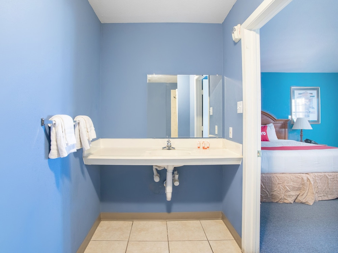 Bathroom 3, Rodeway Inn, Jack